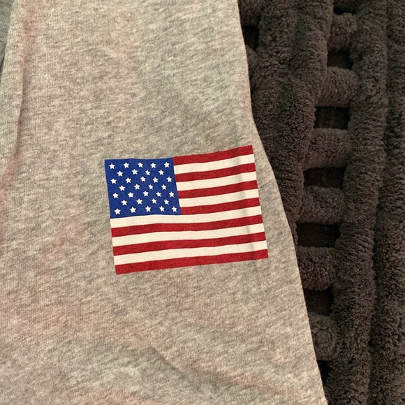 NWT men’s Vineyard Vines shirt. - Picture 3 of 6